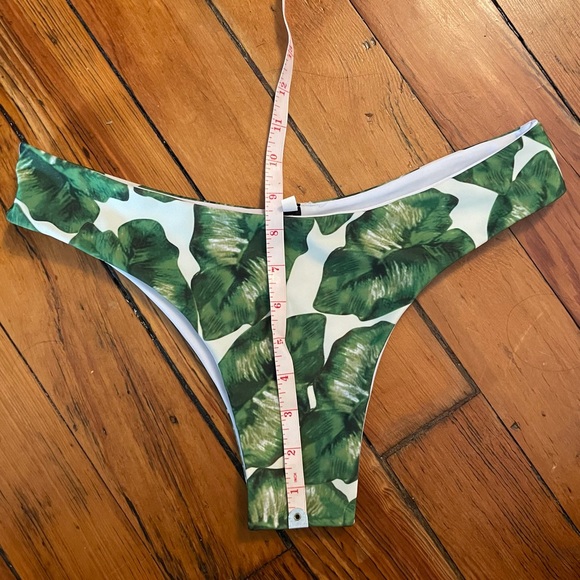 NWOT White leafy cheeky bikini bottom size l-xl - Picture 4 of 4